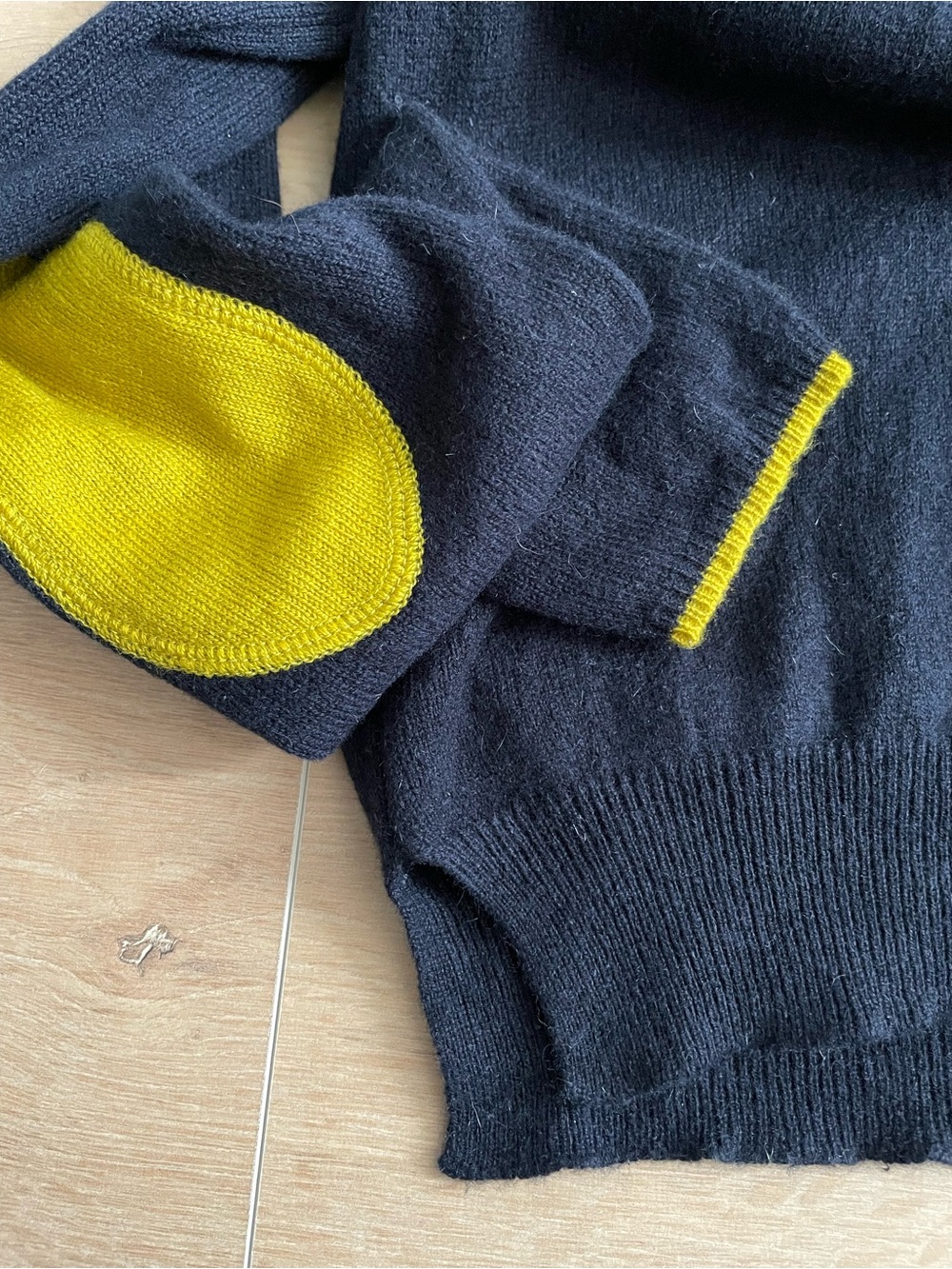 CHINTI AND PARKER LONDON 100% Cashmere V-Neck Navy Sweater
